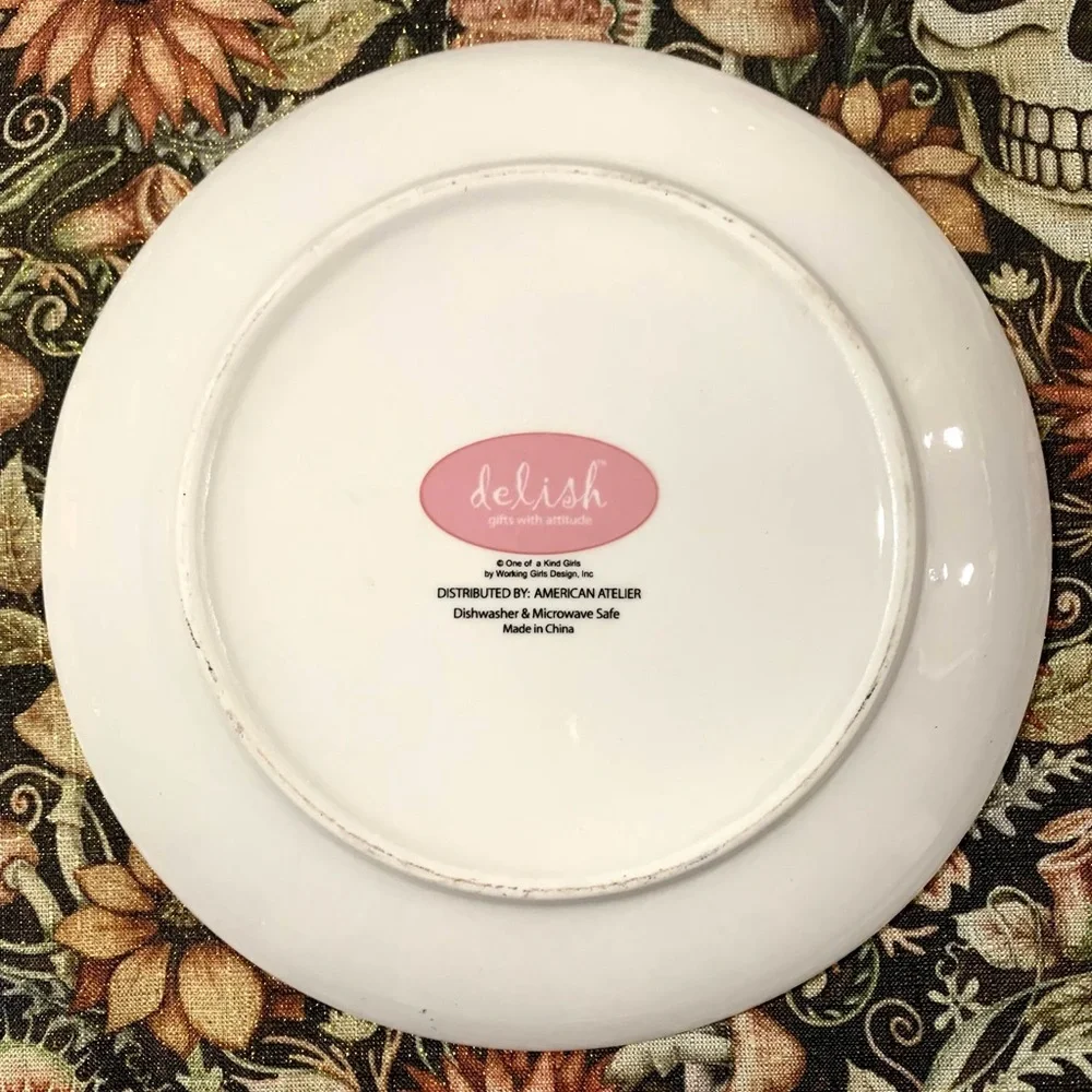 American Atelier Delish “Chillin With My Ghoul Friends” decorative plates (3)